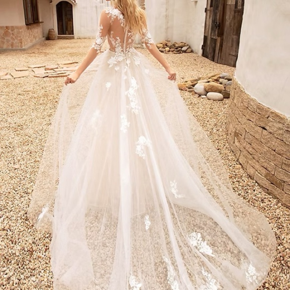 Elegant White Lace Wedding Dress